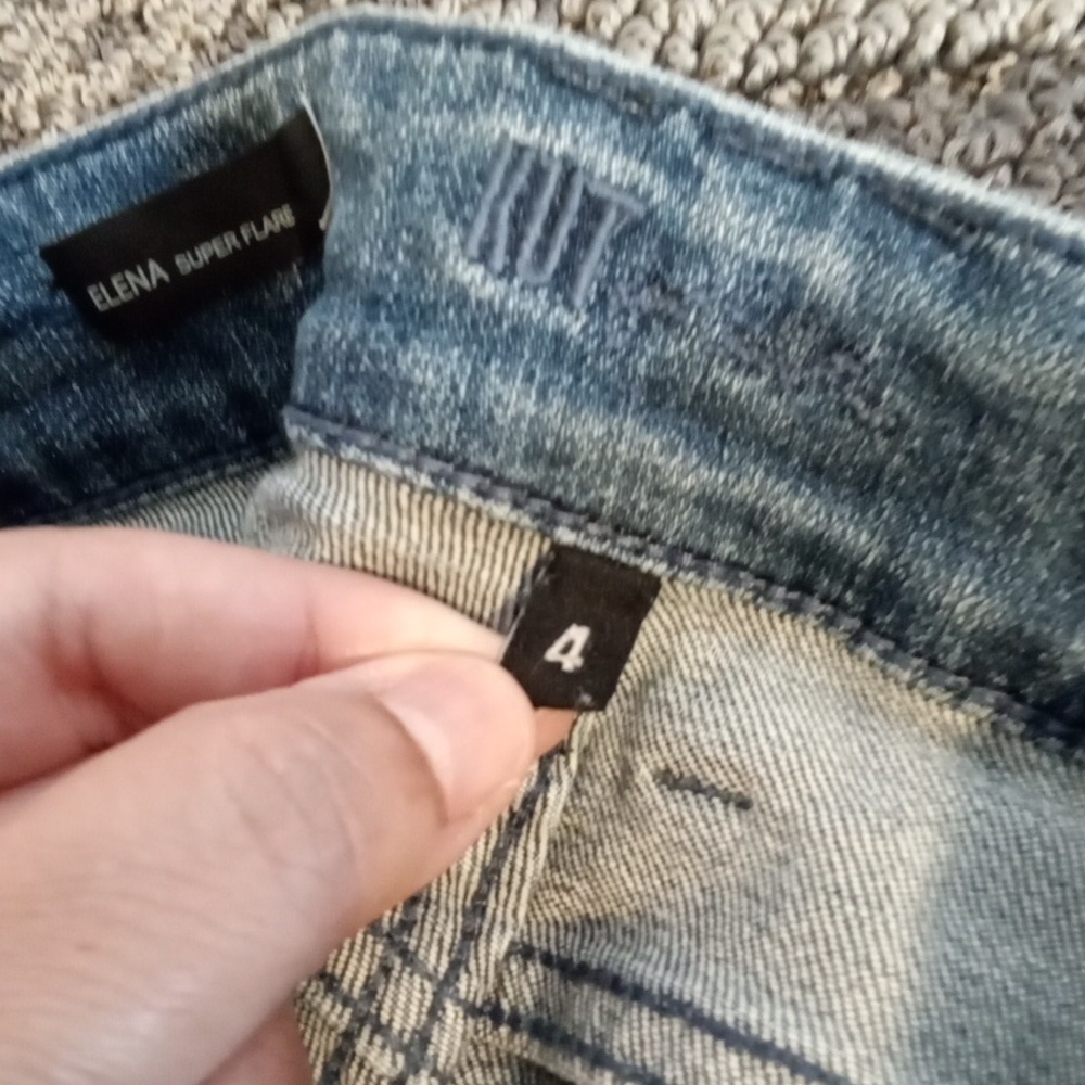 Kut From The Cloth Elena Super Flare Raw Hem Mid Rise  Long Womens 4 - Picture 7 of 12